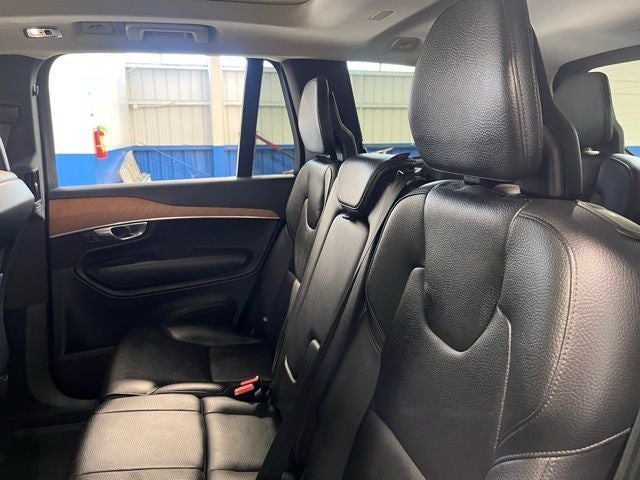 2022 Volvo XC90 T6 Momentum