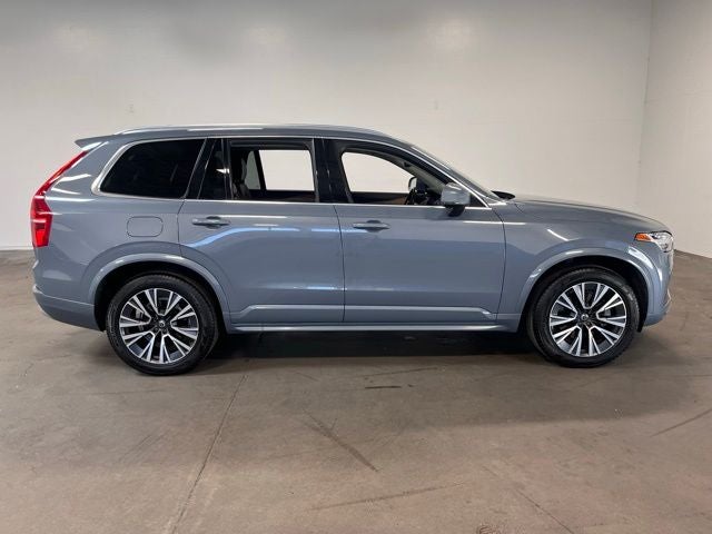 2022 Volvo XC90 T6 Momentum