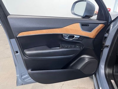 2022 Volvo XC90 T6 Momentum