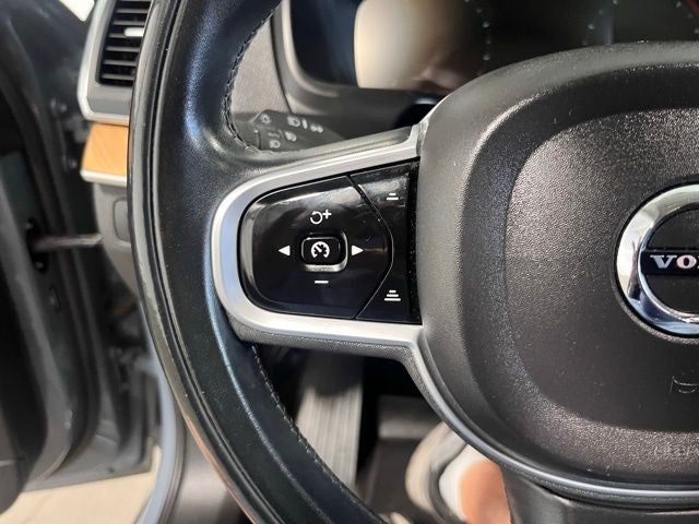 2022 Volvo XC90 T6 Momentum