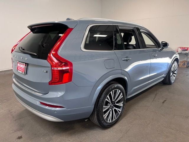 2022 Volvo XC90 T6 Momentum