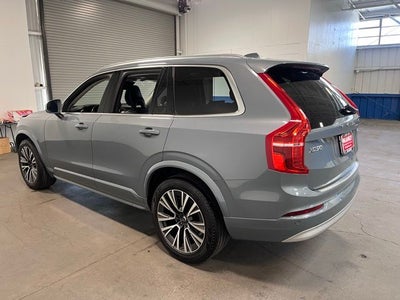 2022 Volvo XC90 T6 Momentum