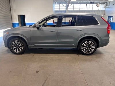 2022 Volvo XC90 T6 Momentum